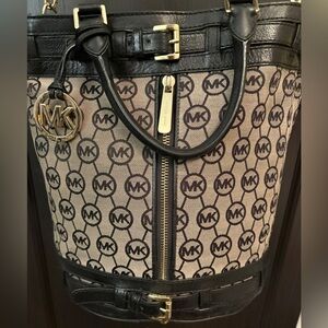 Michael Kors Signature Logo Bucket Tote | Belted Silhouette